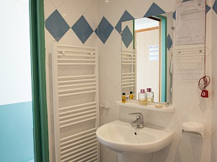 Salle de bain chambre EHPAD les Cannes Blanches